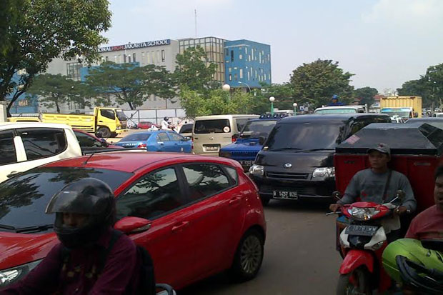 Penyebab Jalur Tangerang-Jakarta Selatan Macet