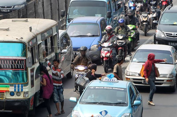 Potret Buram Angkutan Umum Jakarta