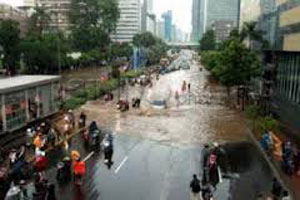 Pasca Hujan, Jalan Wahid Hasyim Tergenang