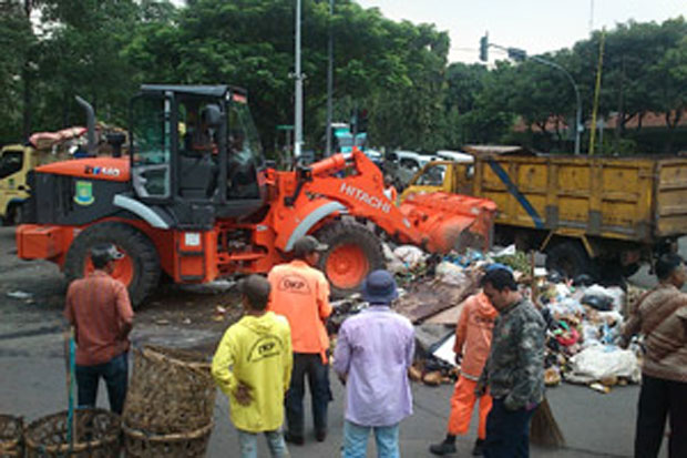600 Petugas Diterjunkan untuk Jaga Kebersihan Jakarta
