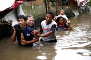 Jelang Lebaran, Kampung Pulo Kembali Terendam Banjir