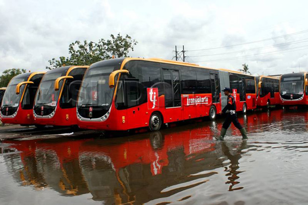 Penjelasan PT Inka Soal Bus Transjakarta Terbelah