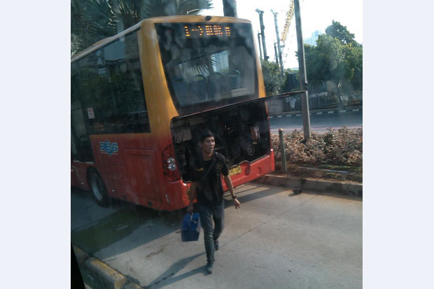 Dua Bus Transjakarta Mogok