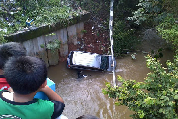 Evakuasi Avanza, Lalin RSUD Simpangan Sempat Macet