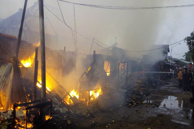 Diduga Korsleting Listrik, Pasar Anyar Tangerang Terbakar