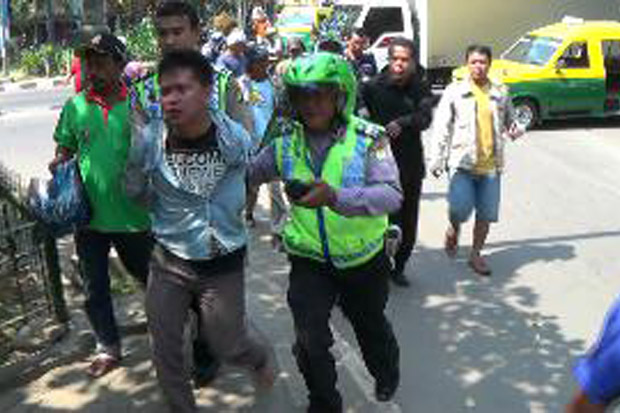 Tepergok Jukir, Ranmor Babak Belur di Tangerang