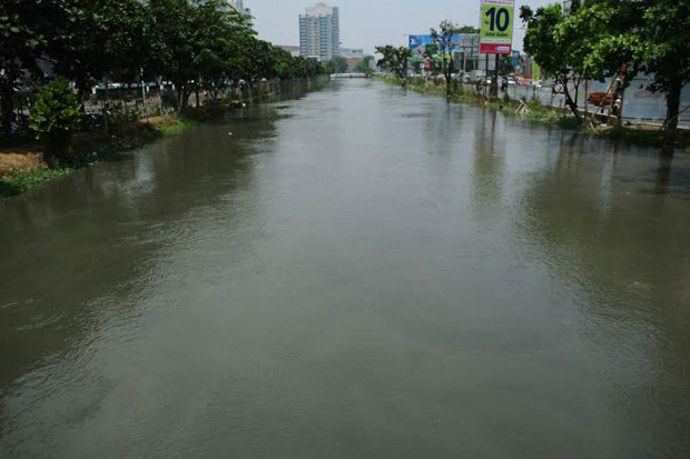 Dua Sungai di Bekasi Tercemar Limbah Beracun