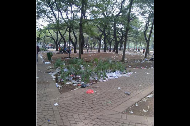 Taman Ini Difungsikan Warga Jadi Tempat Sampah