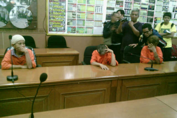 Polisi Geledah Rumah Trio Nenek Sadis di Pamulang