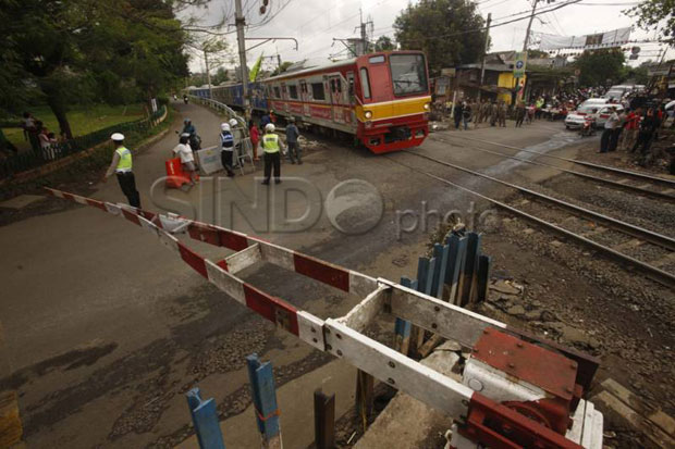 Perlintasan Kereta Api Rawa Buaya Ditutup 16 Desember 2014