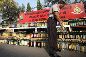 Razia Preman, Polisi Amankan 900 Botol Miras