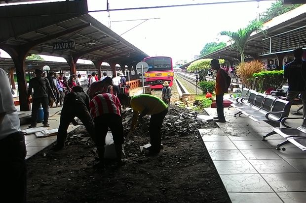 Lokomotif Parahyangan Dievakuasi, Lantai Peron Stasiun Jakarta Kota Rusak Parah