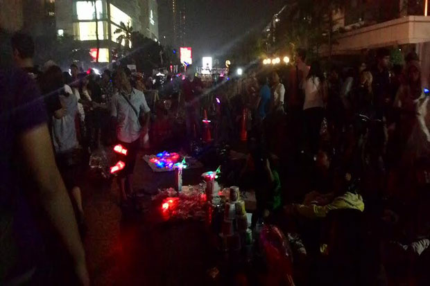 Pesta Kembang Api, Ratusan Orang Padati Kota Depok