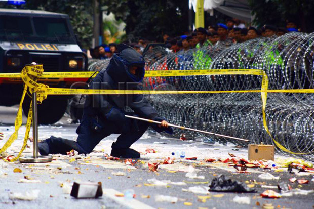 Diancam Diledakan, Tim Gegana Sisir Mega Plaza
