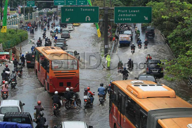 Diguyur Hujan, Lalu Lintas Jakarta Macet Parah