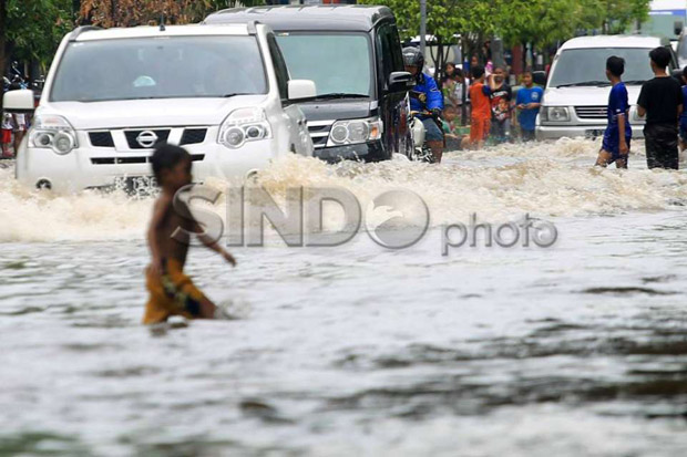 Kontraktor Nakal Jebol Tanggul, Jakarta Utara Banjir