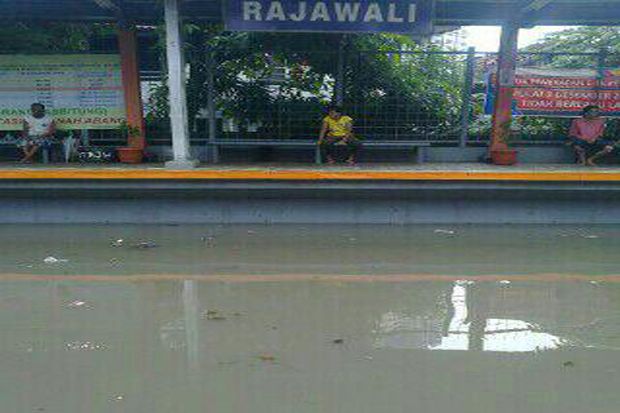 Hujan Seharian, Stasiun Kampung Bandan & Rajawali Banjir