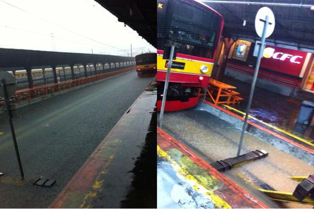 Banjir Lumpuhkan Perjalanan KRL Commuter Line