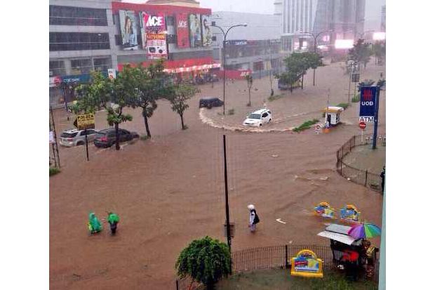 Dikepung Banjir, Jakarta Belum Darurat