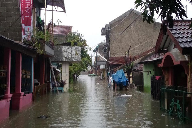 Banjir 1 Meter Rendam Perumahan Total Persada