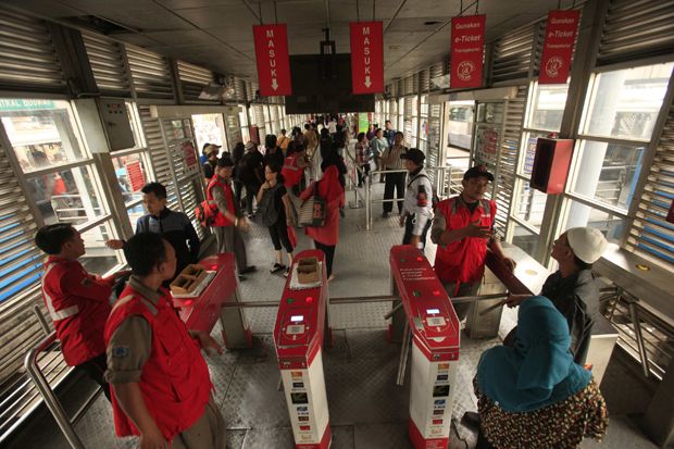 Ahok Nilai E-ticketing Bus Transjakarta Belum Sempurna