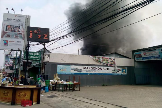 Ruko Kuliner di Depok Terbakar, Jalan Margonda Macet