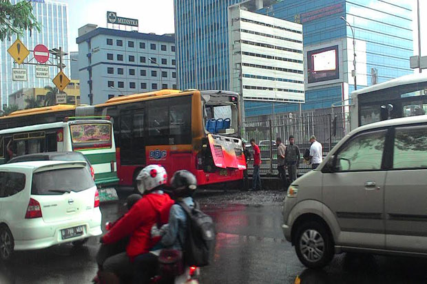 Bus Transjakarta yang Terbakar Merek Zhongtong