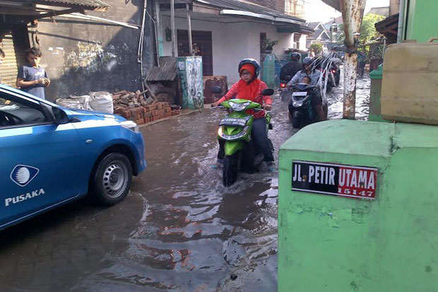 Hujan Deras, Jakarta Tergenang
