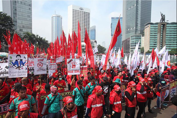 Terobos Tol Jakarta-Cikampek, Polisi Bubarkan Buruh Bekasi