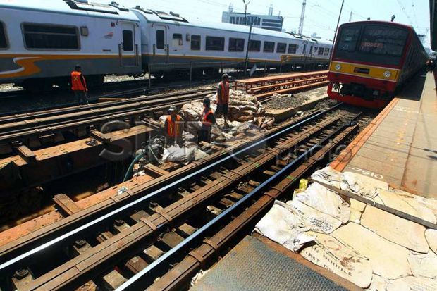 Penyakit Keterlambatan Commuter Line Ada di Stasiun Manggarai