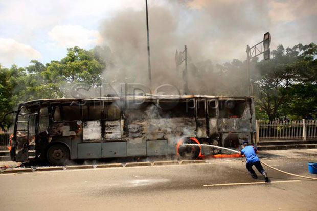 Kerusakan Mesin, Bus Transjakarta Nyaris terbakar di Senen