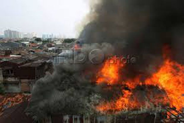 Jelang Salat Jumat, Api Mengamuk di Senopati