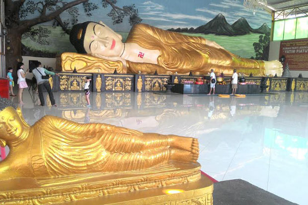 Menelisik Patung Buddha Tidur Terbesar di Bogor