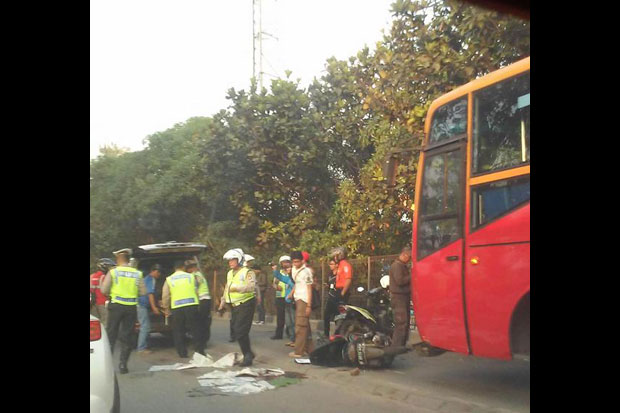 Pemotor Tewas Ditabrak Bus Transjakarta di Plumpang