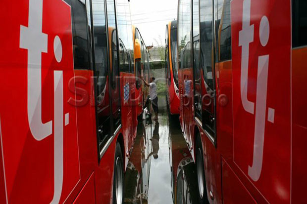 Korban Kecelakaan Bus Transjakarta Masih Dirawat Intensif