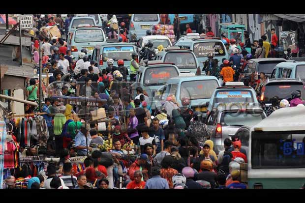 Petugas Pandu Jalan Bisa Urai Kemacetan Ibu Kota