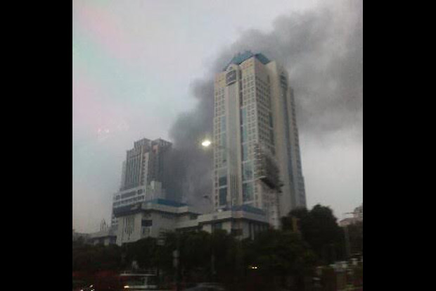Gedung Ditjen Pajak Terbakar, 22 Mobil Pemadam Dikerahkan