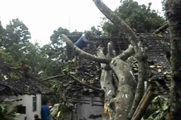 Diterjang Puting Beliung, 67 Rumah di Bogor Rusak Parah