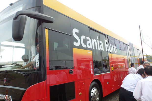 Soal Bus Scania, Ahok: Bandingkan dengan Bus China