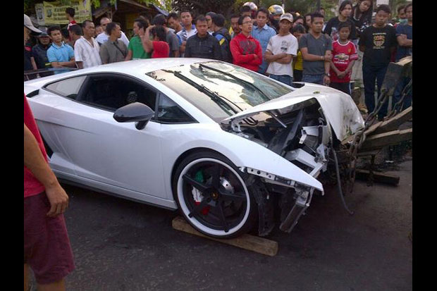 Diduga Bodong, Polisi Selidiki Surat Resmi Lamborghini Putih