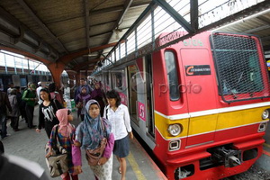 KRL Serpong-Tanah Abang Alami Gangguan Pantograf di Stasiun Rawa Buntu