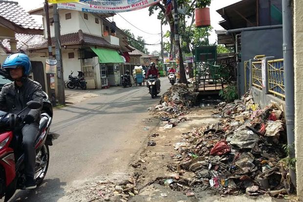 Tumpukan Sampah di Jalan Raden Sanim Ganggu Kenyamanan Warga