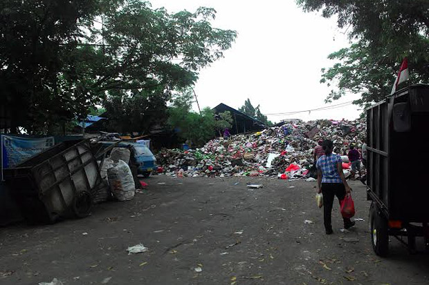 Jarang Diangkut, Sampah di Pasar Minggu Menggunung