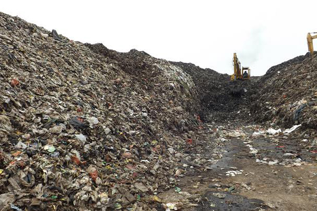 Ini Penyebab Tumpukan Sampah di Jalan Raden Sanim
