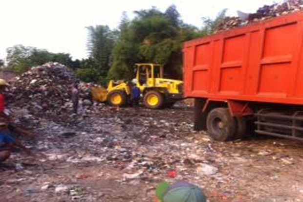 Sopir Truk Keluhkan Pembatasan Jam Operasional Angkut Sampah