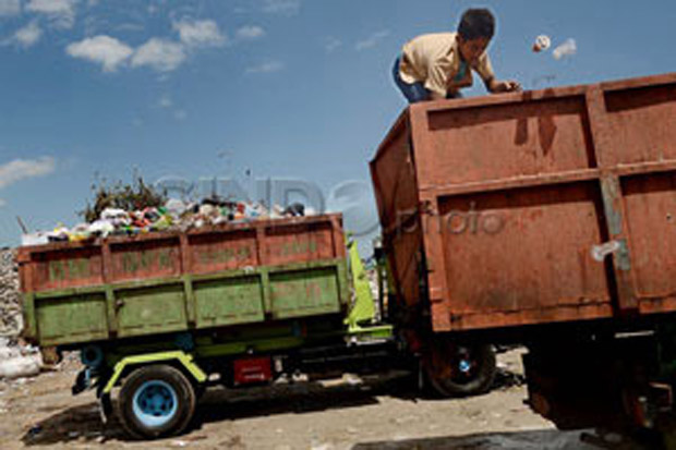 Aher Bolehkan Jakarta Buang Sampah ke Bogor