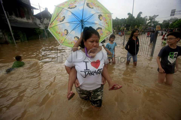 Antisipasi Banjir, Pemkot Jaktim Pasang Pompa di Kampung Pulo