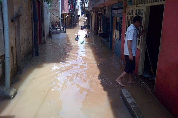 Usai Banjir, Warga Kampung Pulo Derita Gatal-gatal