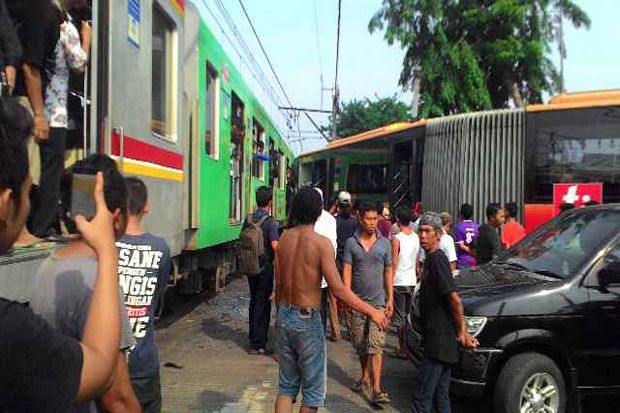PT KCJ: Tak ada Korban Luka Bus Transjakarta vs Commuter Line