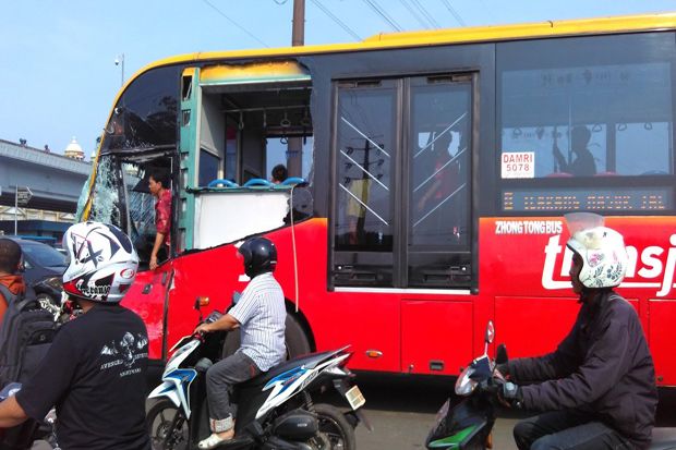 Ini Kata Operator Bus Transjakarta Soal Tabrakan dengan KRL